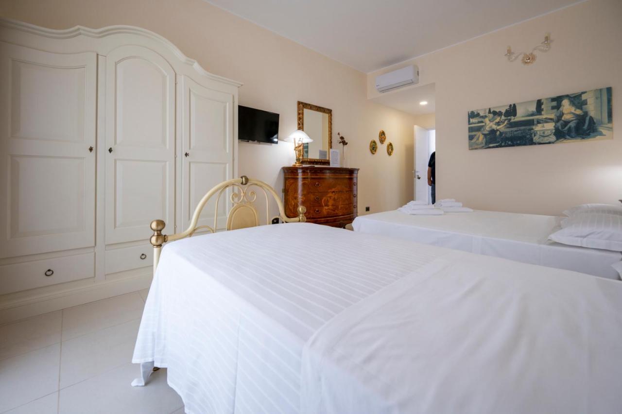 Villa Floyd Charming Rooms B&B Pachino Eksteriør billede