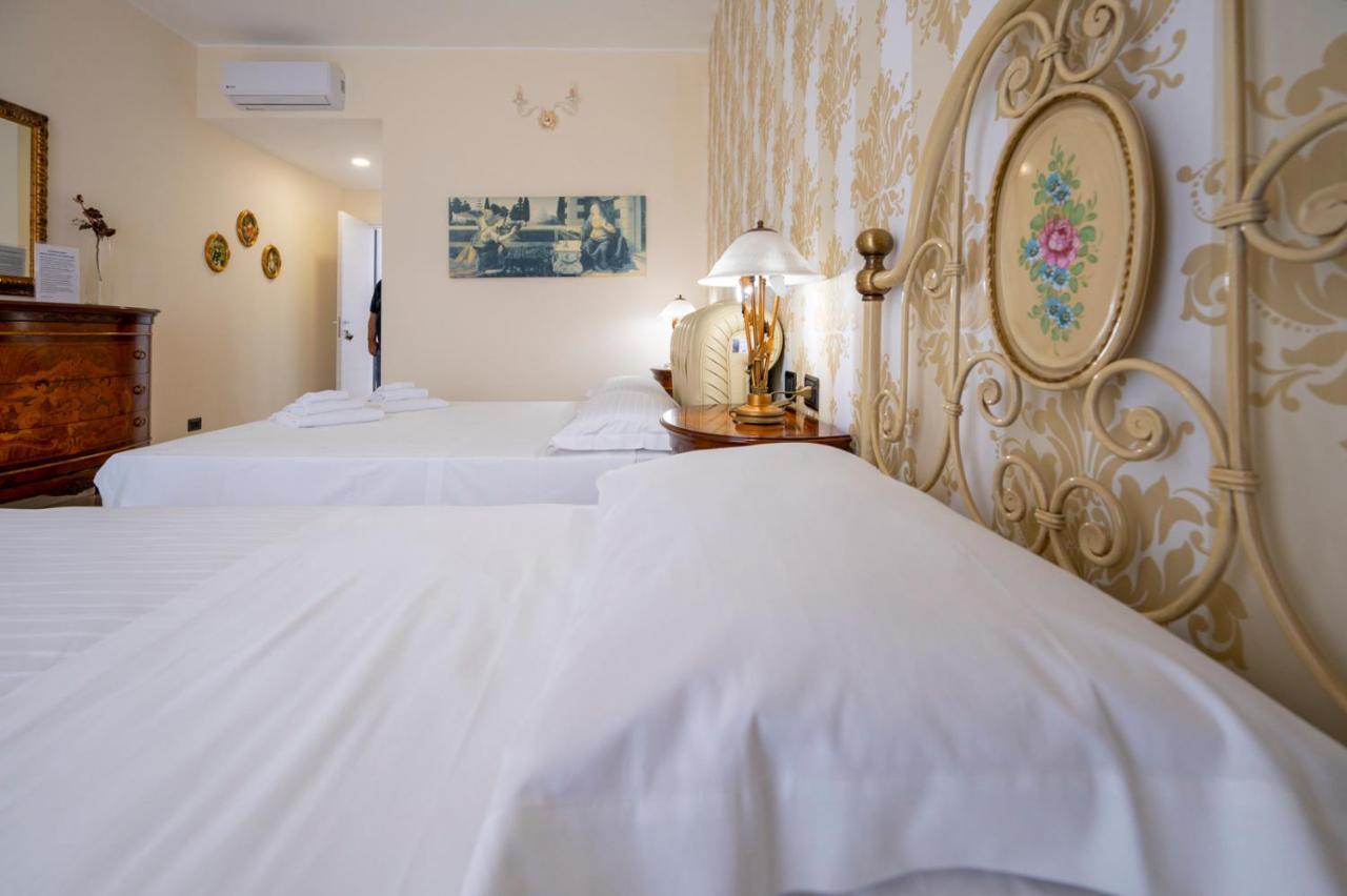 Villa Floyd Charming Rooms B&B Pachino Eksteriør billede